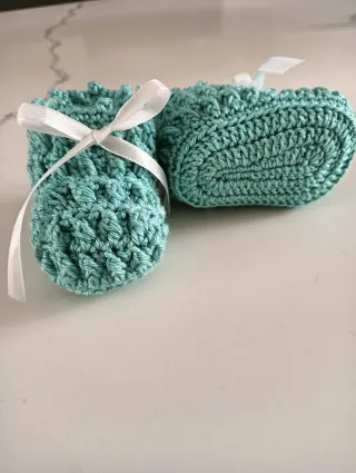 Patucos crochet hechos a mano