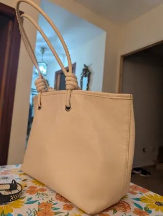 Bolso de piel sintética beige