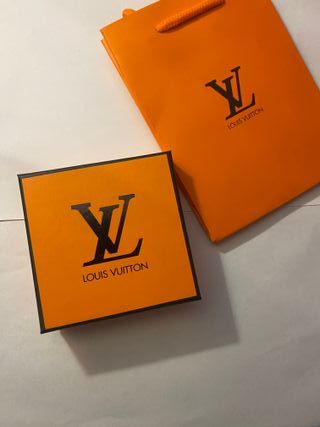 Collar con L de diamantes