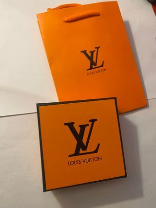 Collar con L de diamantes