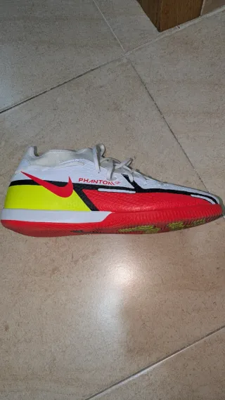 Botas de fútbol Nike con calcetín