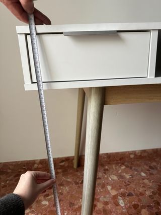 Escritorio blanco y madera