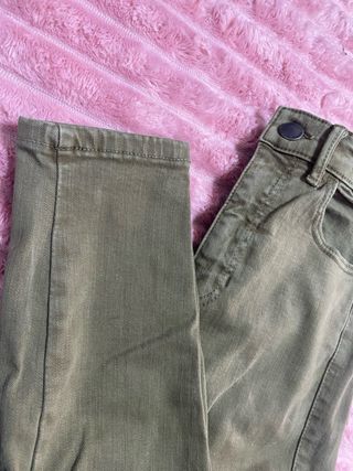 Vaqueros cargo color verde oliva