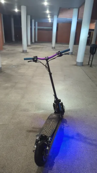 Patinete Eléctrico Morado y Azul