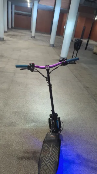 Patinete Eléctrico Morado y Azul