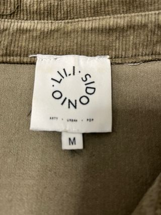 Vestido camisero de pana.