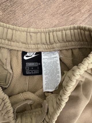 Conjunto Nike chico beige, talla XL y L