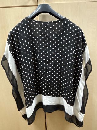 Blusa negra lunares blancos mujer