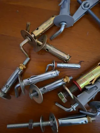 Tasselli assortiti per muro