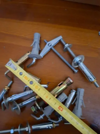 Tasselli assortiti per muro