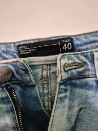 Pantalón vaquero desgastado