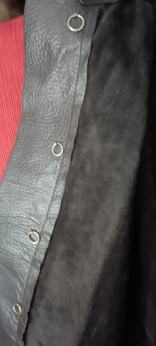 Chaqueta de piel negra