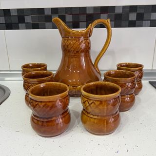 Juego de jarra y vasos de cerámica