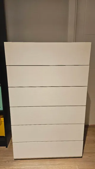 Cajonera blanca de madera