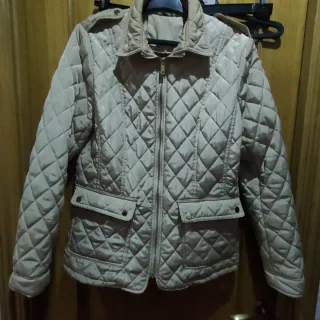 Cazadora acolchada beige talla 44