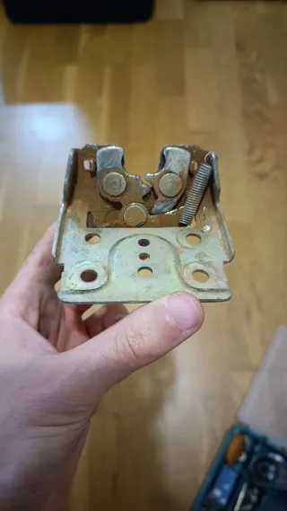 Mecanismo capó SEAT MARBELLA 94'