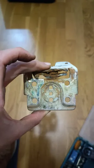 Mecanismo capó SEAT MARBELLA 94'