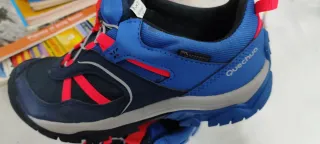 Zapatillas montaña niño azul y rojo