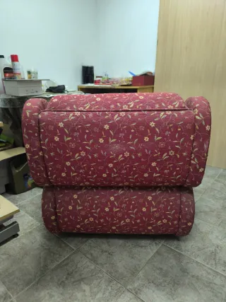 Sillón de madera tapizado floral