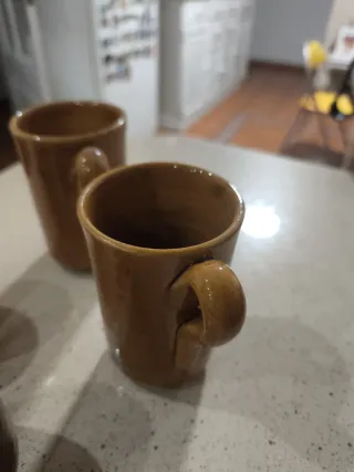 Tazas y macetas de cerámica