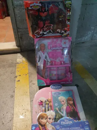 Lote de Juguetes: Power Rangers, Doctora y Frozen