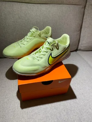 Botas Fútbol Nike Tiempo React Turf.