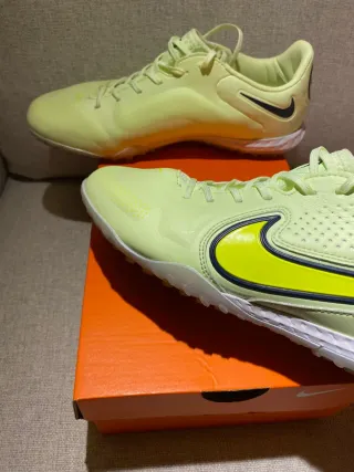 Botas Fútbol Nike Tiempo React Turf.