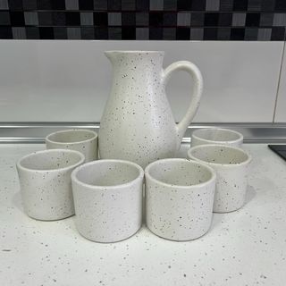 Juego de jarra y vasos de cerámica