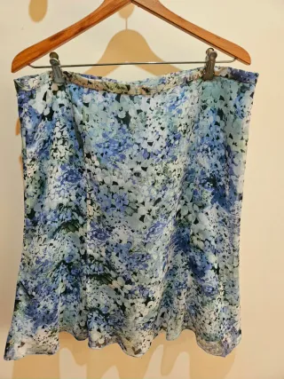 Conjunto falds y blusa floral azul y multicolor