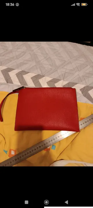 Bolso de mano rojo