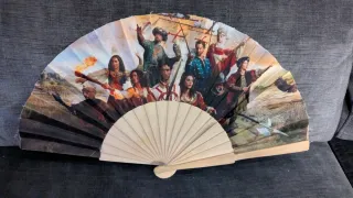Abanico de tela con escena histórica