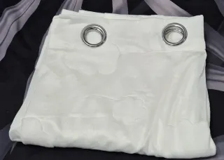 Cortina blanca con nubes