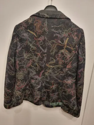 Chaqueta negra estampada sin estrenar