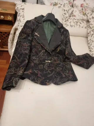 Chaqueta negra estampada sin estrenar