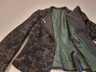 Chaqueta negra estampada sin estrenar