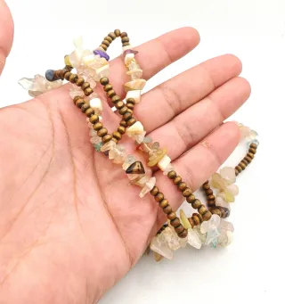 Collar de Madera y Chips de Minerales Naturales