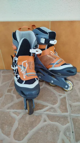 Patines en línea naranja y negro