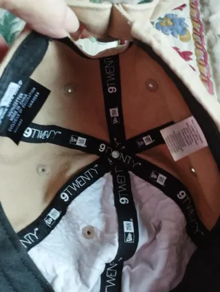 Gorra beige con palomitas