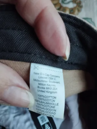 Gorra beige con palomitas