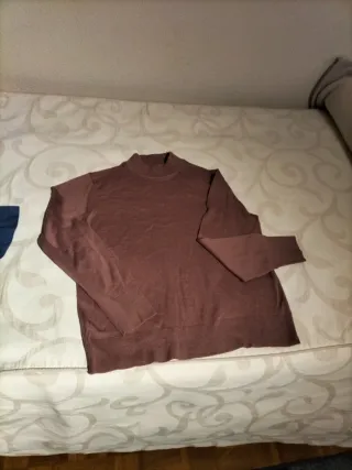 Jersey de cuello Perkins punto fino.