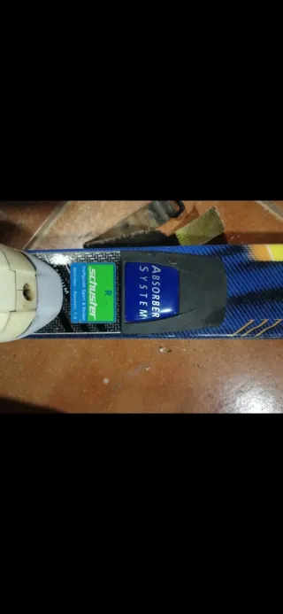 Esquís con diseño moteado