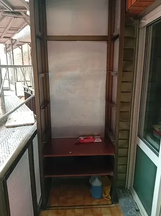 Armario de aluminio con puertas de cristal