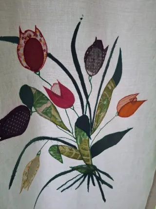 Tenda/pannello artigianale con tulipani