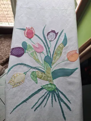 Tenda/pannello artigianale con tulipani