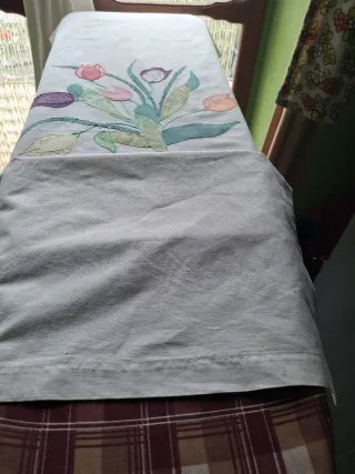 Tenda/pannello artigianale con tulipani