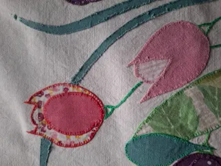 Tenda/pannello artigianale con tulipani