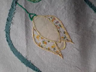 Tenda/pannello artigianale con tulipani