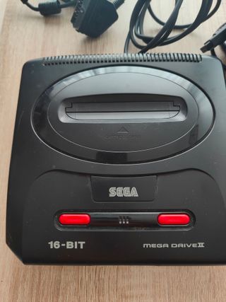 Consola Sega Mega Drive II + 2 Mandos + Cables