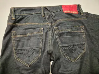 Pantalón vaquero negro