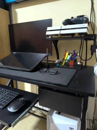 Escritorio para PC con cajón y estante